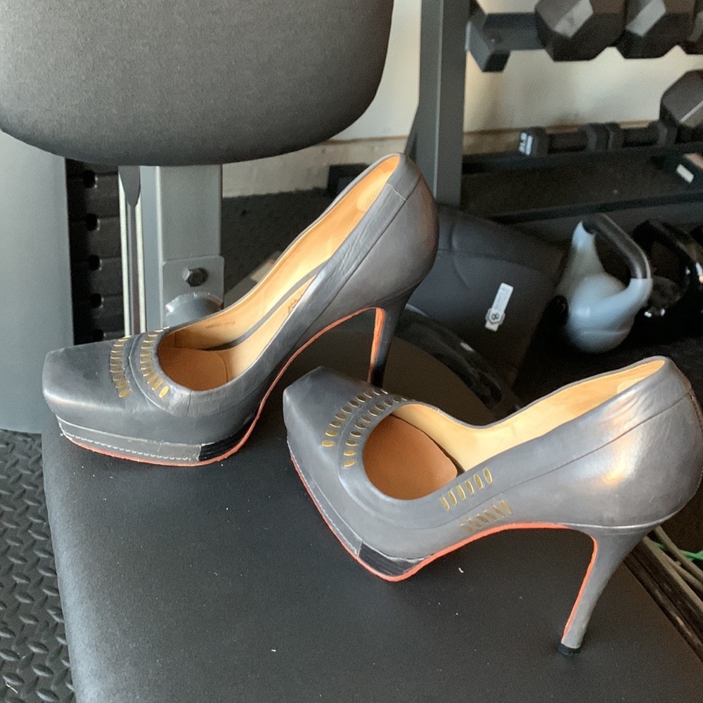 Like New L.A.M.B gray pumps size 7